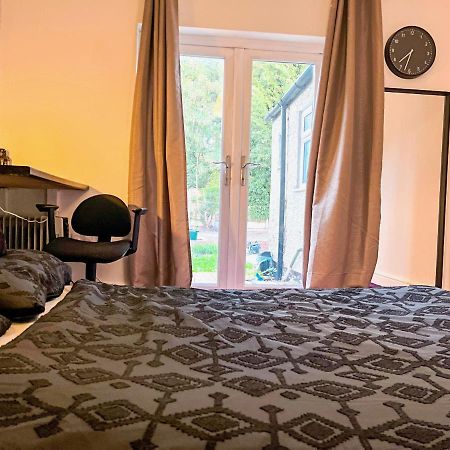 Wolves Living Bed & Breakfast Bushbury Bagian luar foto